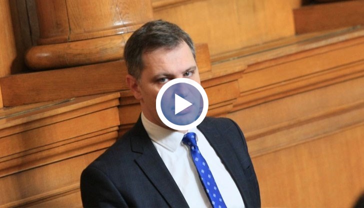 Според него няма нищо странно в поканата на ВМРО към младежите от ДСБ да се присъединят към тях