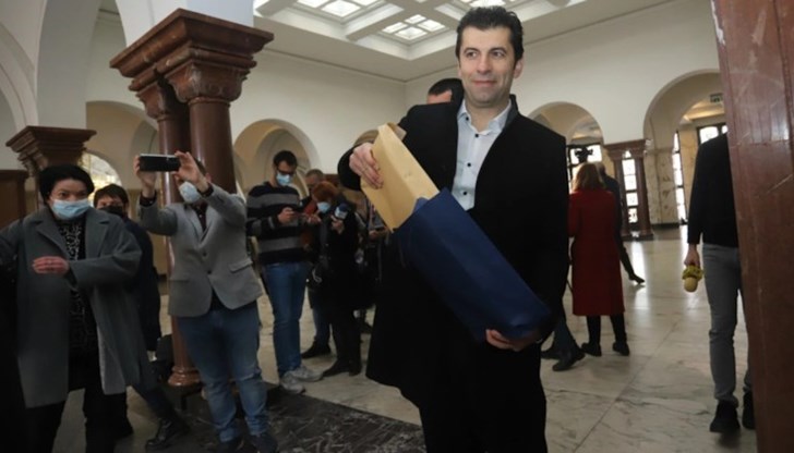 Кирил Петков не отговори защо главния прокурор не е в папката с имената на хора, за които отдавна се говори, че са замесени в престъпления, след като и срещу него има журналистически материали Кирил Петков не отговори защо главния прокурор не е в папката с имената на хора, за които отдавна се говори, че са замесени в престъпления, след като и срещу него има журналистически материали