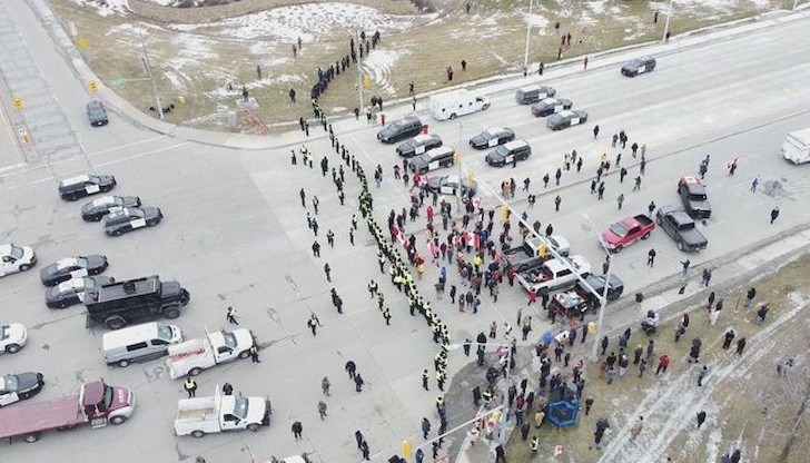 Блокадата на моста навлиза в шестия си ден