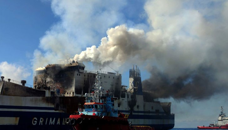 12 души от горящия ферибот остават в неизвестност, седем от тях са български граждани