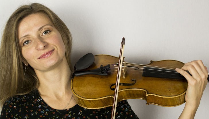 Цигуларката е родена в Русия, но е израснала в Крим Цигуларката е родена в Русия, но е израснала в Крим