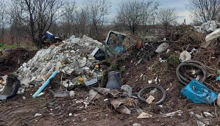 Още 536 тона боклуци са разчистени и от района на полигона в кв. ДЗС. Още 536 тона боклуци са разчистени и от района на полигона в кв. ДЗС.