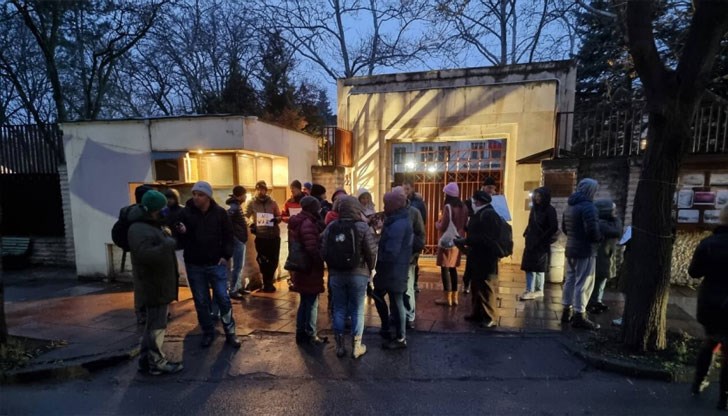 Трийсетина души се събраха пред сградата на генералното консулство на Русия