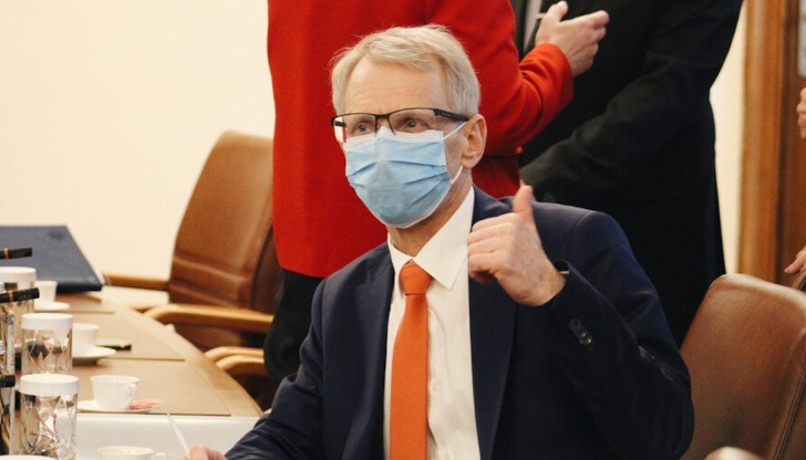 Защото е факт, че учебната година в България започва сравнително късно спрямо повечето страни, поясни министърът на образованието Защото е факт, че учебната година в България започва сравнително късно спрямо повечето страни, поясни министърът на образованието