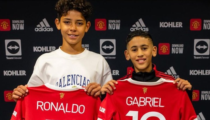 Кристиано Роналдо-младши вече върви по стъпките на своя баща и сключи първи договор Кристиано Роналдо-младши вече върви по стъпките на своя баща и сключи първи договор