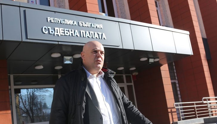 Главният прокурор иска от премиера Петков нещо, което един прокурор не би трябвало да иска