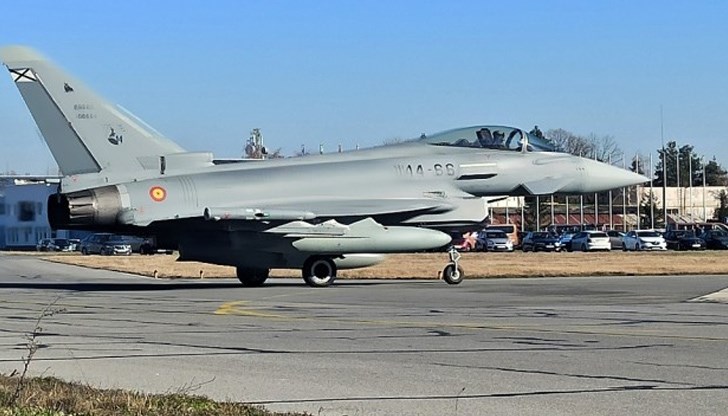 Испания изпраща 4 самолета Eurofighter EF-2000 Typhoon II и 130 военнослужещи за т. нар. мисия по "ер полисинг" до 31 март Испания изпраща 4 самолета Eurofighter EF-2000 Typhoon II и 130 военнослужещи за т. нар. мисия по "ер полисинг" до 31 март
