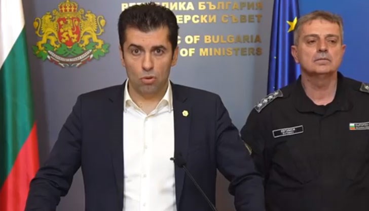 Толкова е жалко как един лидер стои в безопасност на дългата маса, а млади войници, заради неговите ужасяващи решения, загиват, подчерта премиерът