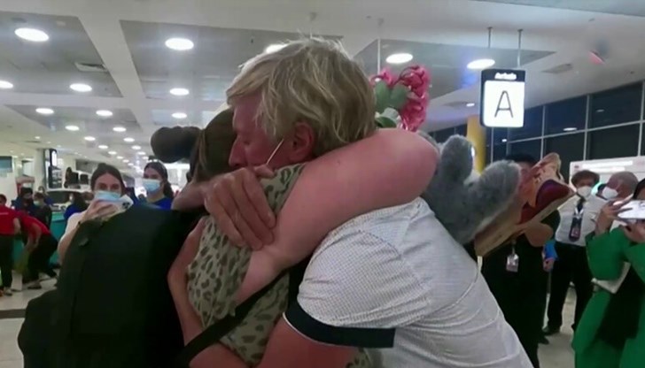 Емоционални сцени на летищата в Австралия, след две години забрана