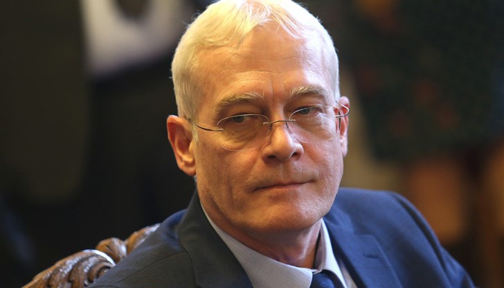 По думите му средствата за декември месец миналата година също не са били намалявани По думите му средствата за декември месец миналата година също не са били намалявани