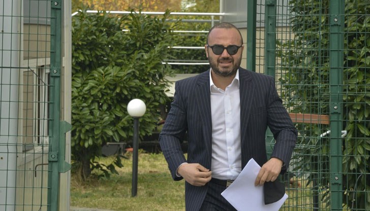 Съдът потвърждава отнемането на лиценза с аргумента, че заради повдигнато обвинение Димитър Спасов (на снимката) е трябвало да напусне фирмата до 13 юни 2019 г., а го е изпуснал