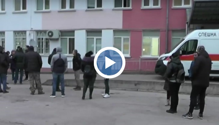 "Това ли беше най-важното - ЕГН-то? В тази ситуация може да бъде всеки от нас. Така ще е докато болниците са търговски дружества”, коментира Ивайло Попов