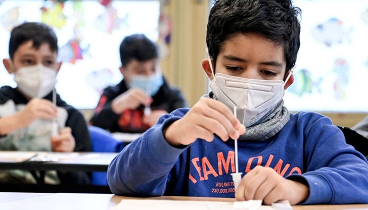 Сложната епидемиологична обстановка налага ограничения при началото на втория учебен срок Сложната епидемиологична обстановка налага ограничения при началото на втория учебен срок