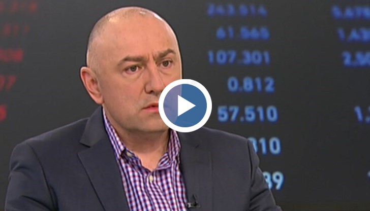 "Искам да съм сигурен, че полицията и пожарникарите са информирани за това какъв е бюджетът - точно и ясно, и го разбират. Много се увеличават парите за дрехите. За заплатите ще се водят някакви разговори", посочи той