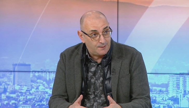 Според Керемедчиев, Путин създава буфер между териториалната близост на крилото НАТО в Полша и Прибалтийските държави, и Русия Според Керемедчиев, Путин създава буфер между териториалната близост на крилото НАТО в Полша и Прибалтийските държави, и Русия