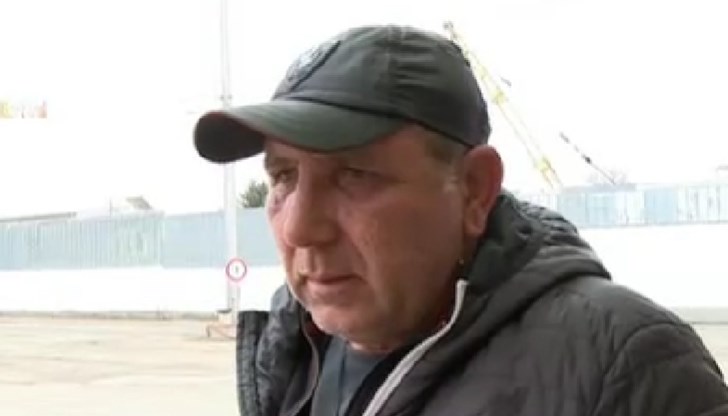 "Празни вървим. Горивото много поскъпна. Абсолютно всичко се вдигна – части, гуми. От голям автобус минахме на малки", сподели Неждет Хебибов, превозвач