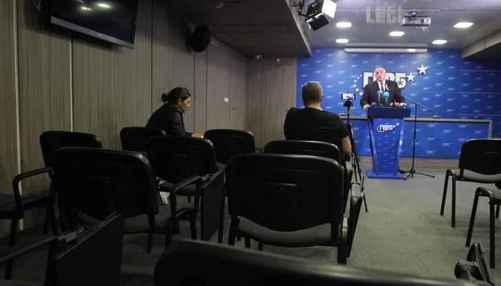 Всъщност, картинката е не само тъжна. Тази картинка е възмездие, придружено с унижение Всъщност, картинката е не само тъжна. Тази картинка е възмездие, придружено с унижение