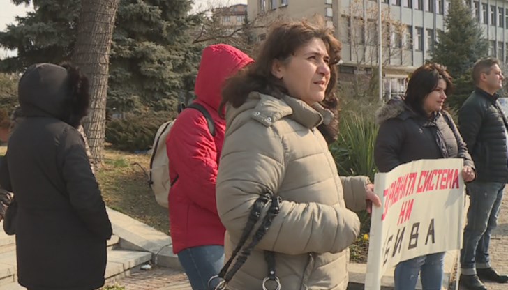 Възрастен мъж от градчето е издъхнал, след като чакал 5 часа да бъде приет в болница Възрастен мъж от градчето е издъхнал, след като чакал 5 часа да бъде приет в болница