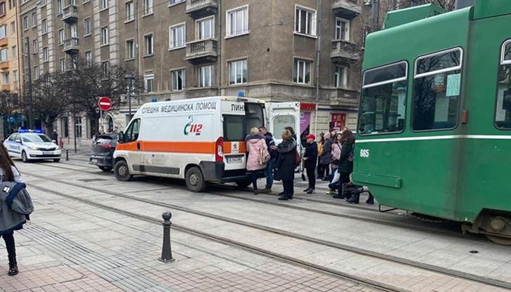 Инцидентът причини затруднения на градския транспорт в района на улица "Граф Игнатиев" и булевард "Васил Левски"