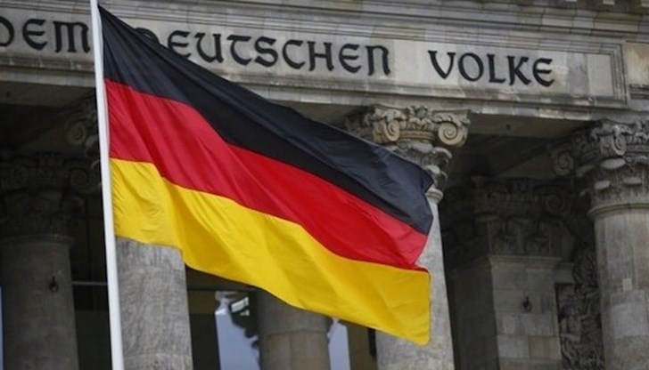 По-голямата част от членовете на семействата на дипломатите и тези служители, които не са спешно необходими за работата на дипломатическото представителство, са напуснали страната