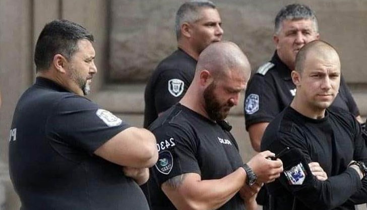 Леко е съмнително доколко е добре да си 160 килограма с формата на Татко Барба и държавата да ти подсказва, че не ставаш за полицай с това тегло и тази форма