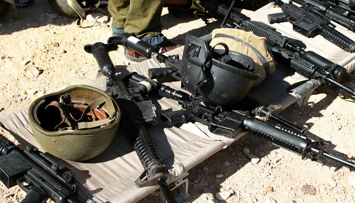 Решението означава промяна в политиката на Финландия, която поддържа имидж на необвързана страна откакто през 1856 г.