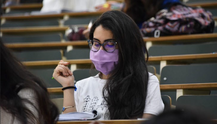 Задължително остава изискването за носене на маска от студентите и преподавателите