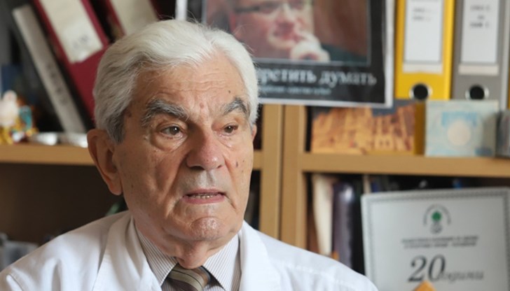 Прибързаното махане на сертификата демотивирало хората да се имунизират Прибързаното махане на сертификата демотивирало хората да се имунизират