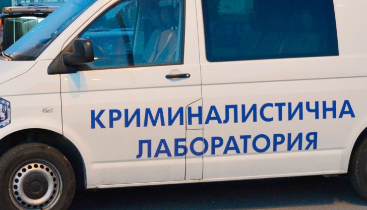 Полицаите намират до тялото на починалата нейната дъщеря, която е с психично заболяване и която в последствие е била настанена за лечение