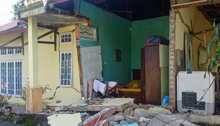 Трусовете са усетени чак в Сингапур и Малайзия