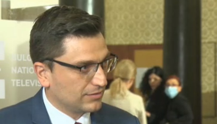 Днес беше прочетена декларация от името на "Продължаваме промяната", "Има такъв народ" и "Демократична България" в осъждане действията на руската страна