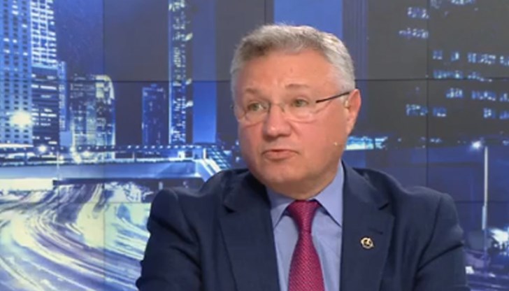 Последният КСНС избегна въпроса за реалните рискове, които произтичат от такъв тип хибридни заплахи, коментира бившият министър