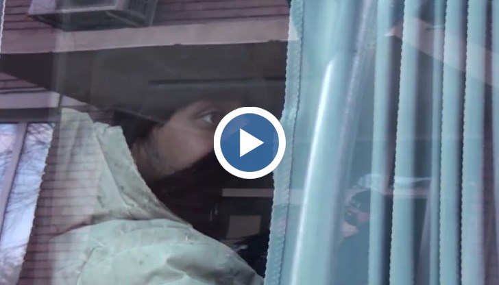 Те са отведени в районното управление в Карлово, като са уведомени и служителите на сектор "Миграция"