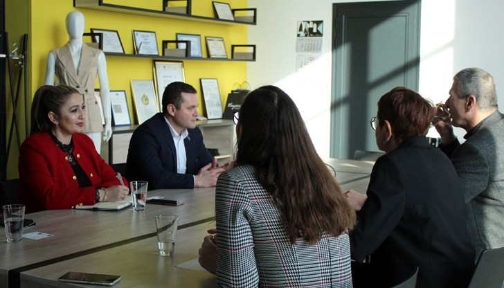 „Задържането на служителите и хората в града не е единствено въпрос на заплащане“, категоричен бе кметът „Задържането на служителите и хората в града не е единствено въпрос на заплащане“, категоричен бе кметът