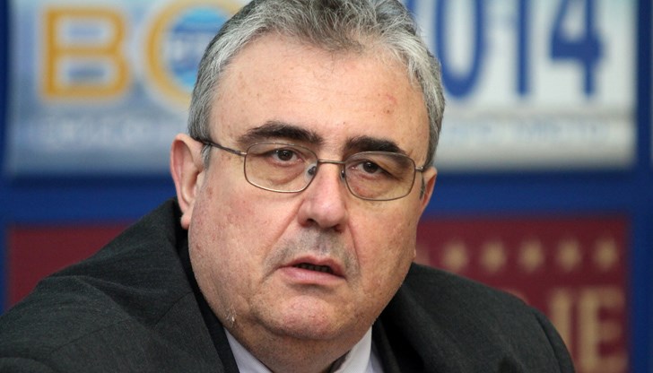 "Владимир Путин бърза да създаде свършени факти, които да му дадат ресурси за изнудване на останалия свят, за да пласира своя режим като режим на една от световните сили", каза политологът