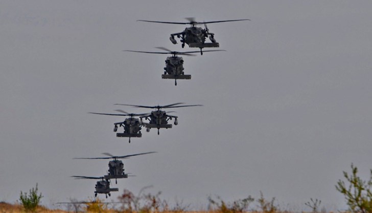 Вертолети от Сухопътните войски на САЩ в Европа тази седмица изпълняват полети над нашата страна