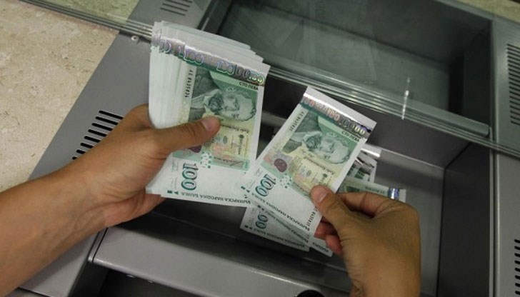 Домакинствата ударно взимат кредити, привлечени от ниските лихви.