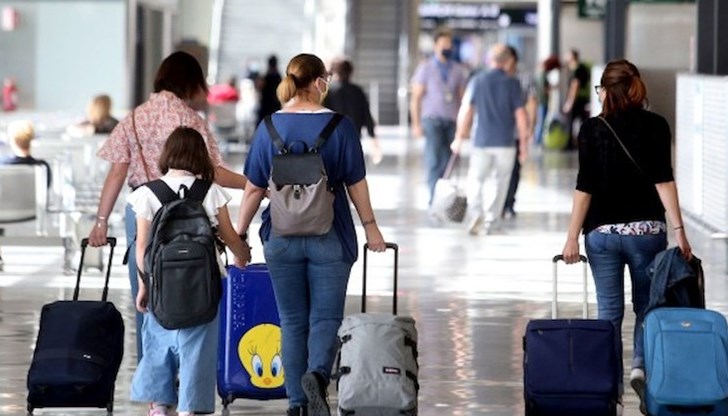 Отменени са и всички полети с руски туристи към нашата страна, което може да има негативен ефект върху туристическия сезон Отменени са и всички полети с руски туристи към нашата страна, което може да има негативен ефект върху туристическия сезон