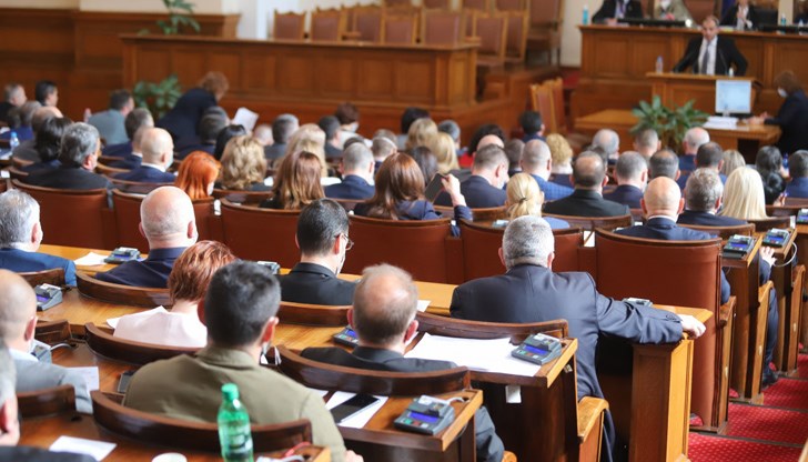 Депутатите заседават извънредно днес за окончателното приемане на бюджетите на държавното обществено осигуряване (ДОО) и Националната здравноосигурителна каса
