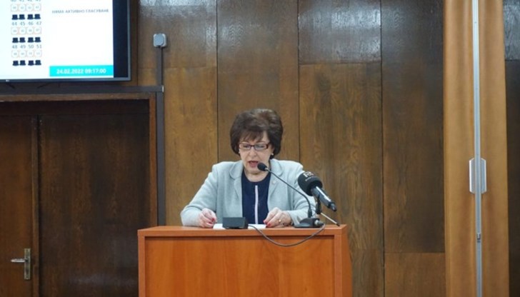 Д-р Теодора Константинова направи изказване от името на трите групи в местния парламент