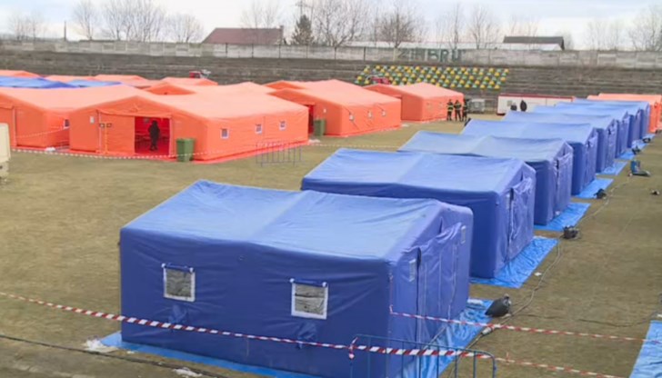 Вече близо 200 души са настанени в палатковия лагер