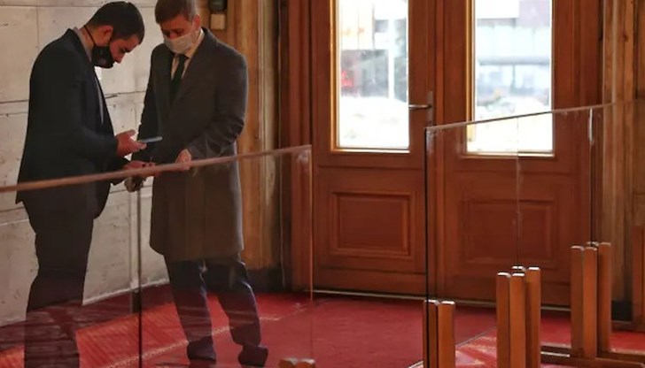 В парламентарния контрол ще участват премиерът Кирил Петков и всички вицепремиери