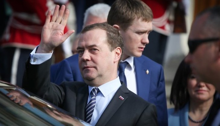 В „Туитър“ той предупреждава, че Русия може да национализира собственост на европейци и американци В „Туитър“ той предупреждава, че Русия може да национализира собственост на европейци и американци