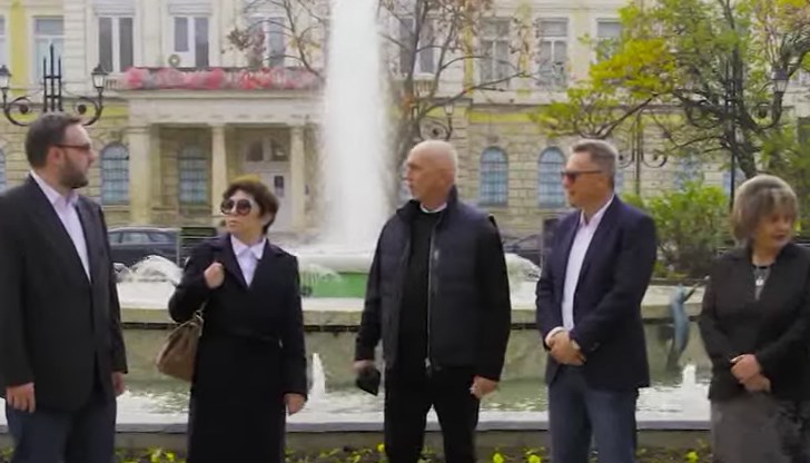 Представляващият сдружението Калин Иванов, заедно с Рена Стефанова, Димитър Недялков и други членове, ще запознаят гражданите с целите на организацията и ще обсъдят с тях възможностите за развитие на Русе и областта Представляващият сдружението Калин Иванов, заедно с Рена Стефанова, Димитър Недялков и други членове, ще запознаят гражданите с целите на организацията и ще обсъдят с тях възможностите за развитие на Русе и областта