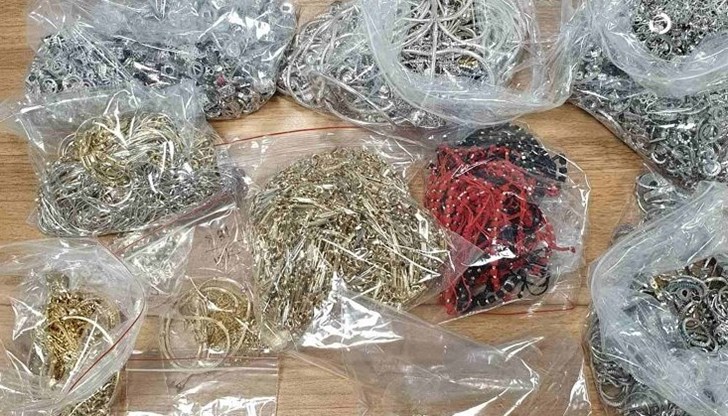 Откриха над 7,5 кг контрабандни златни и сребърни накити при две проверки - на автобус и на товарен автомобил