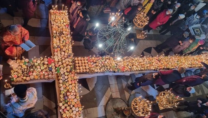 Вярва се, че осветеният в църквата мед е лечебен