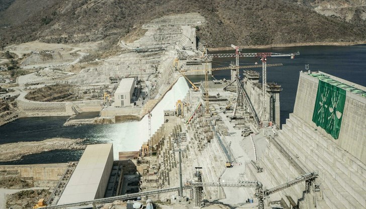 Премиерът Абий Ахмед лично задейства процеса, натискайки няколко бутона