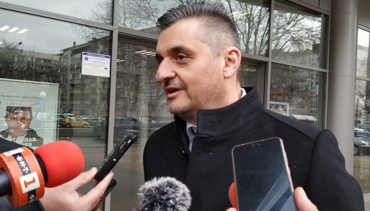 От всички безумни мотиви, останаха най-безумните, а именно, че на Бузлуджа Нинова била освиркана от мен, някак си, докато в същото време съм на морето