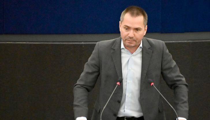 Дали българският евродепутат Ангел Джамбазки познава тези исторически детайли