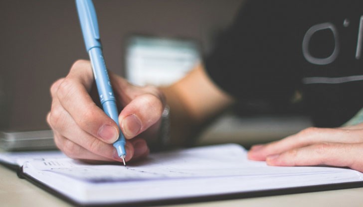 В конкурса могат да участват ученици от 8 до 12 клас